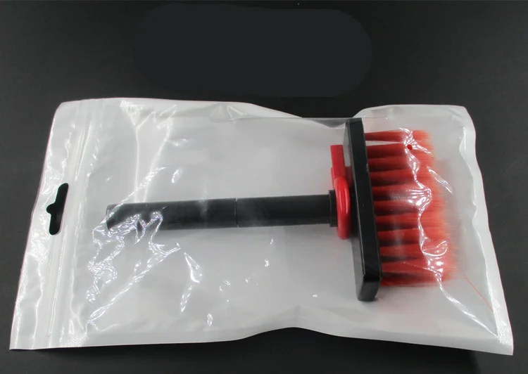 Cleaning pen for headphones and keyboards — Black